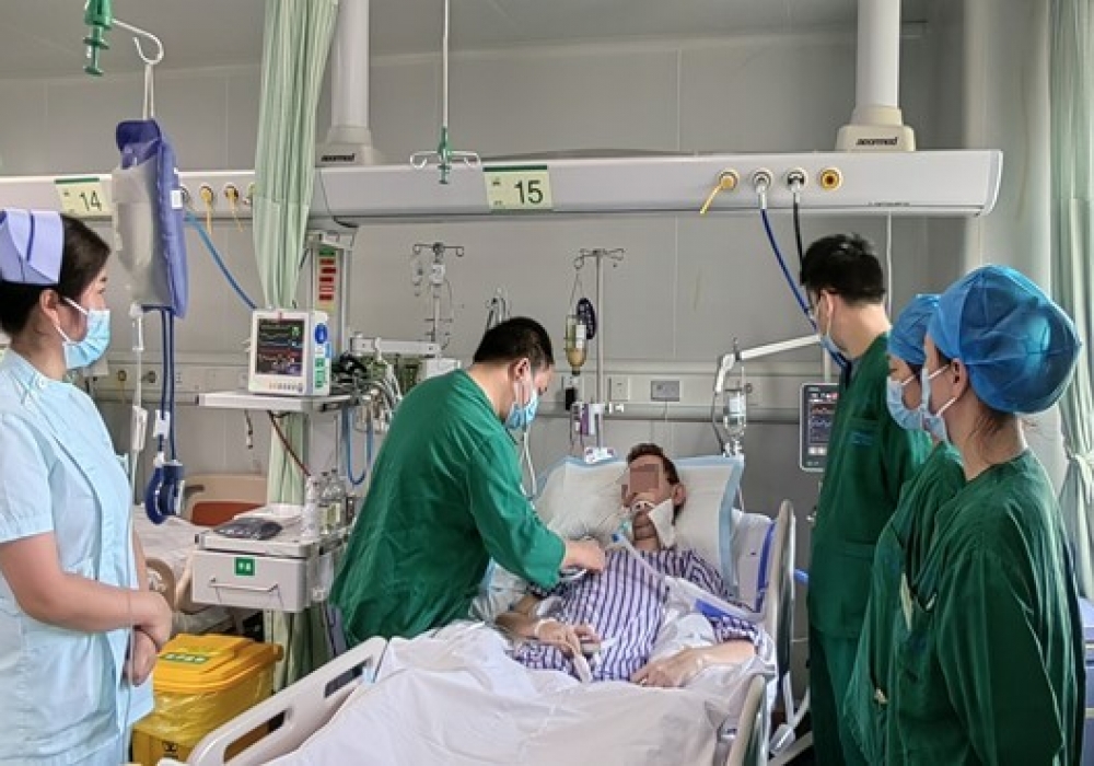 跨越国界的生命守护：湖南医药学院第一附属医院重症医学科的精准救治与温情护理